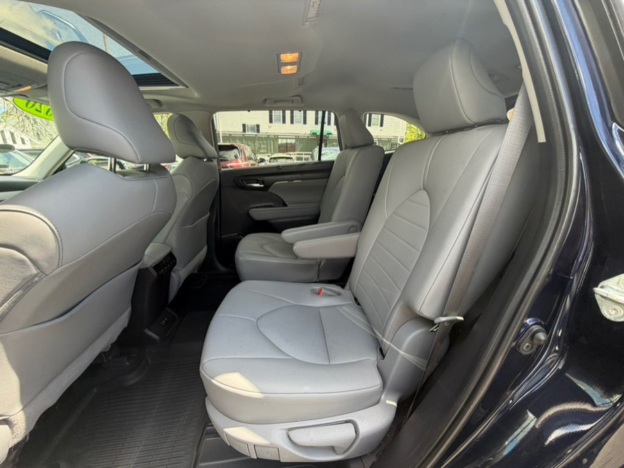 2020 Toyota Highlander XLE - Photo 9