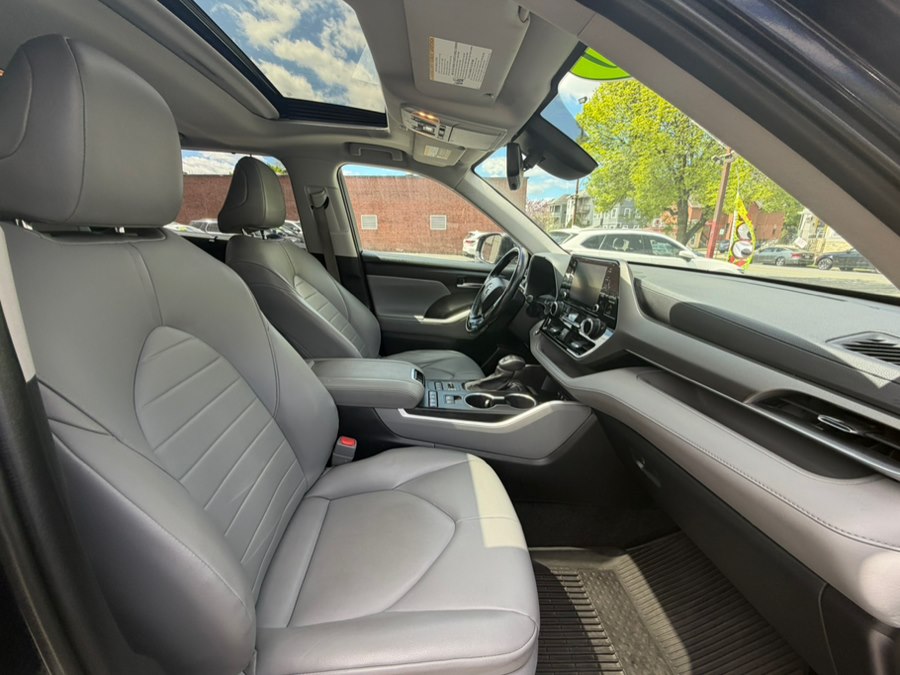 2020 Toyota Highlander XLE - Photo 12