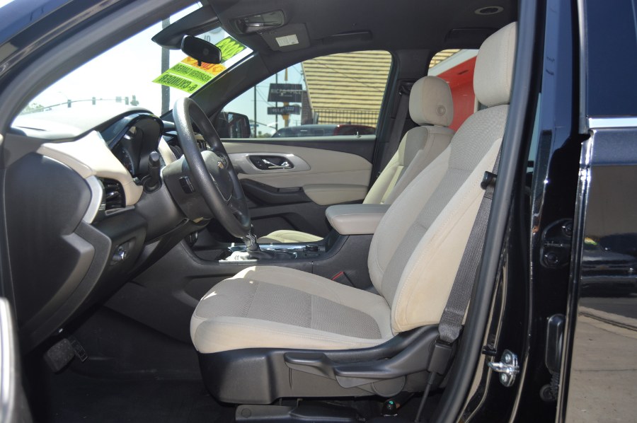 2023 Chevrolet Traverse LS - Photo 14
