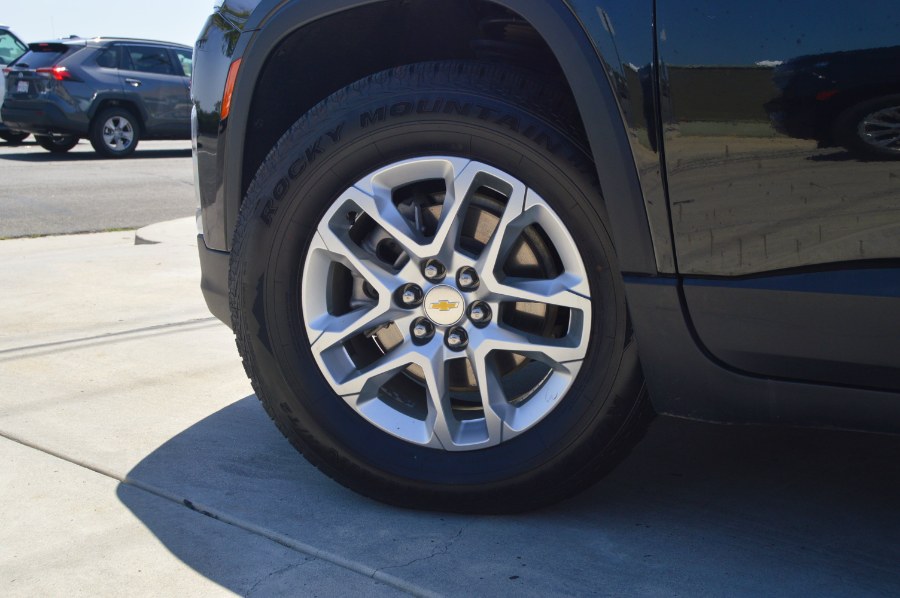 2023 Chevrolet Traverse LS - Photo 10