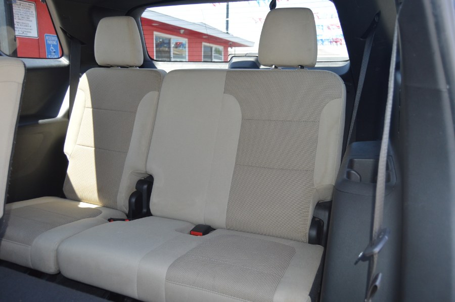 2023 Chevrolet Traverse LS - Photo 18