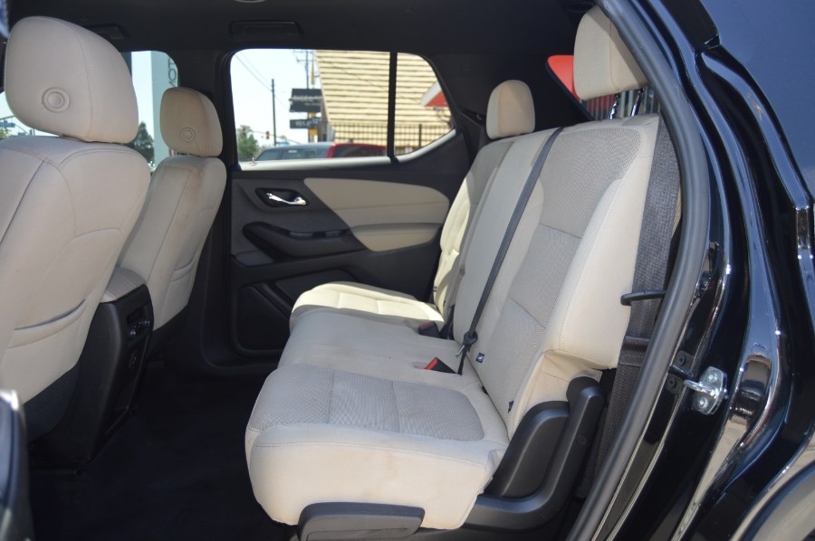 2023 Chevrolet Traverse LS - Photo 16