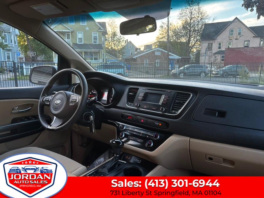 2016 Kia Sedona LX - Photo 12