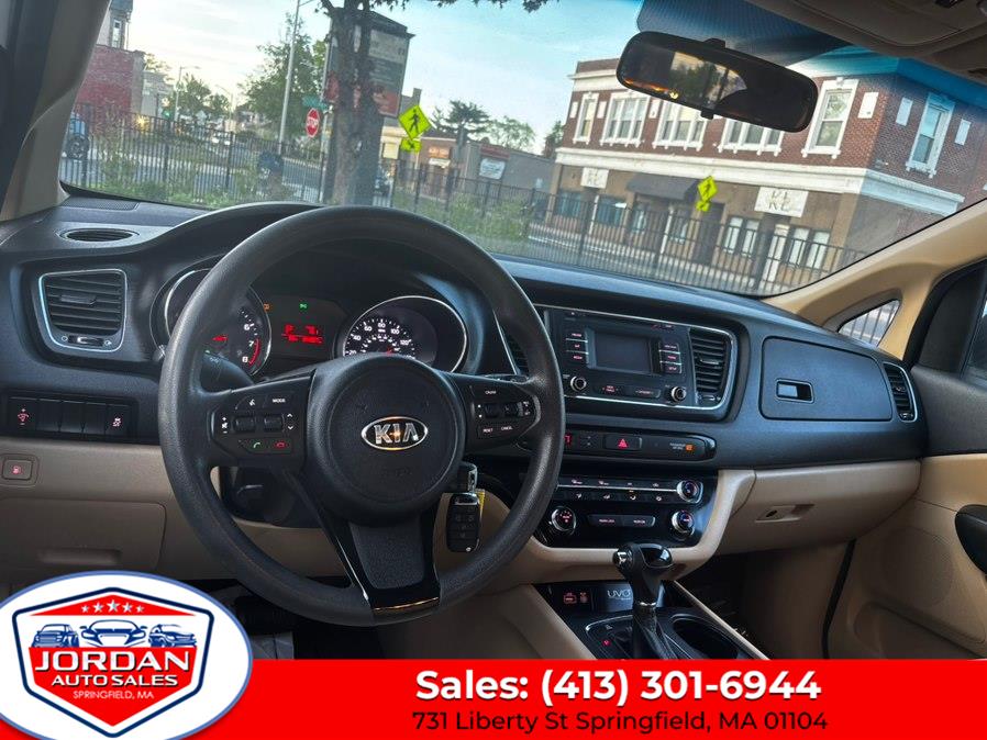 2016 Kia Sedona LX - Photo 10