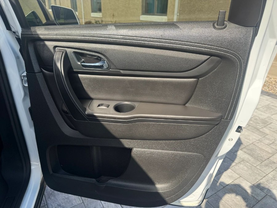2016 Chevrolet Traverse 1LT - Photo 14