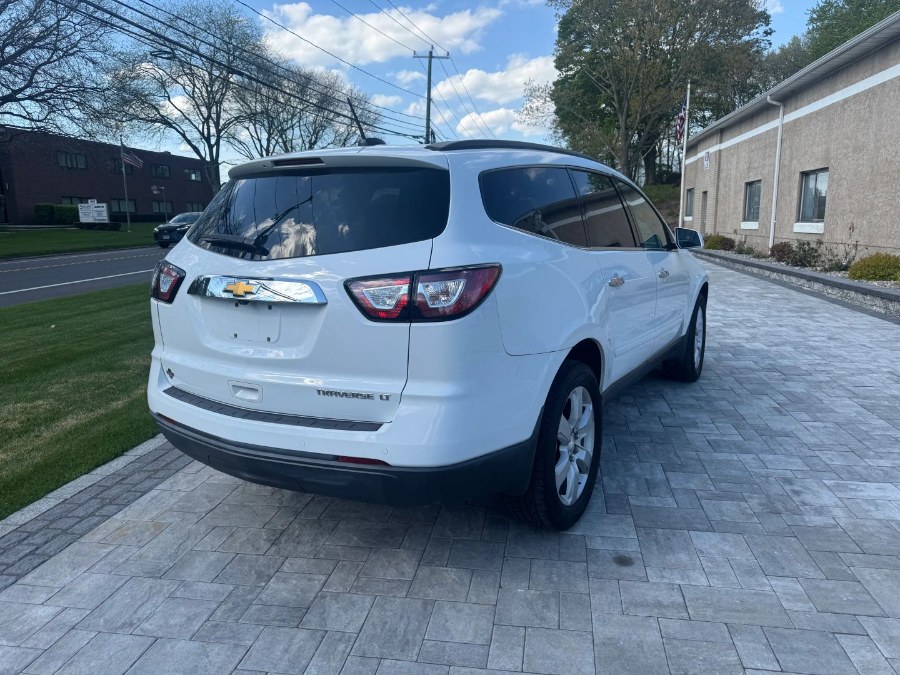 2016 Chevrolet Traverse 1LT - Photo 2