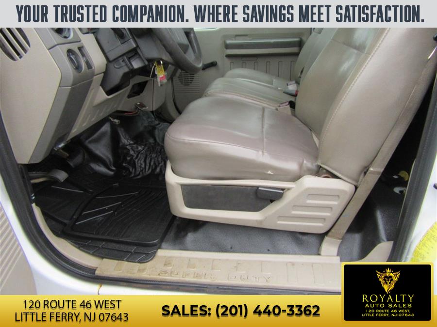 2008 Ford F-350 Super Duty Chassis Cab XL - Photo 9
