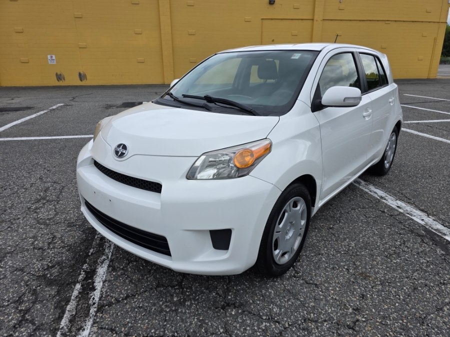White 2013 Scion xD Base Hatchback Front-Wheel Drive Automatic