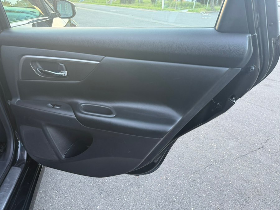 2017 Nissan Altima SV - Photo 17