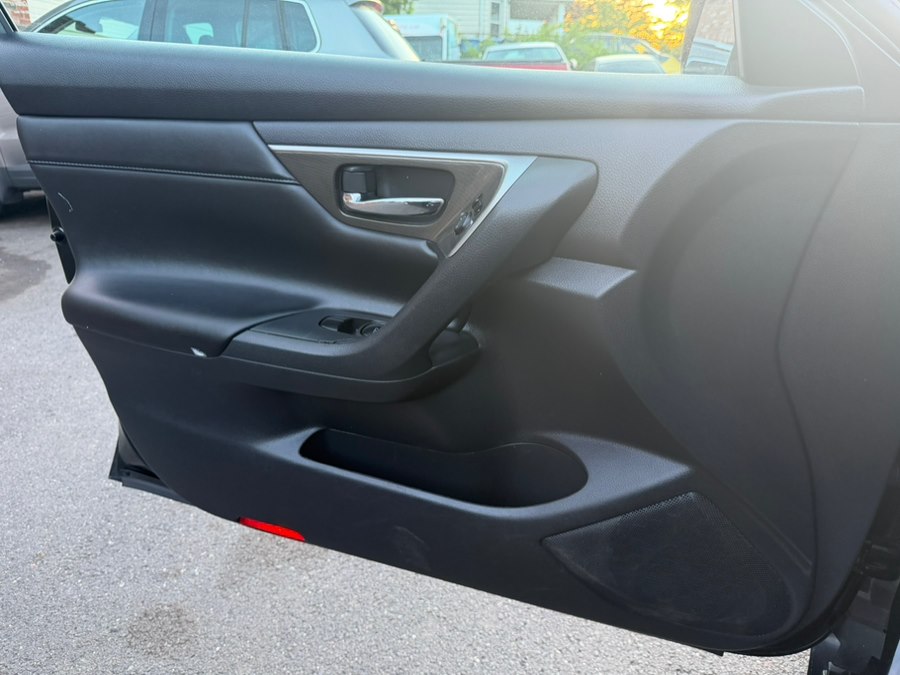 2017 Nissan Altima SV - Photo 14