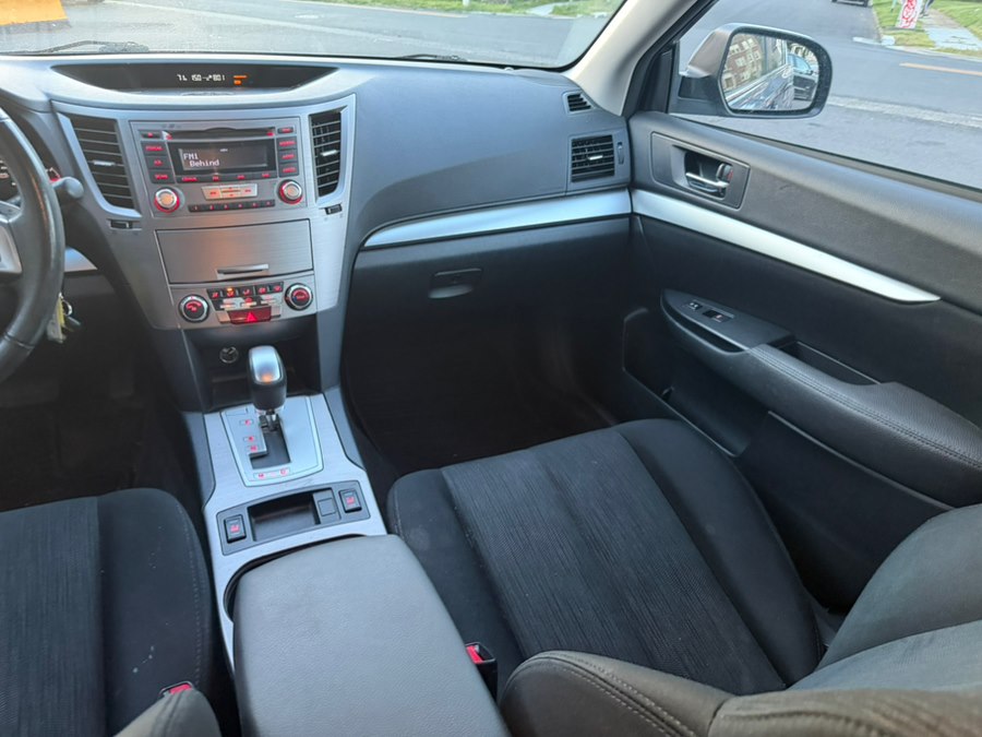 2013 Subaru Legacy I Premium - Photo 9