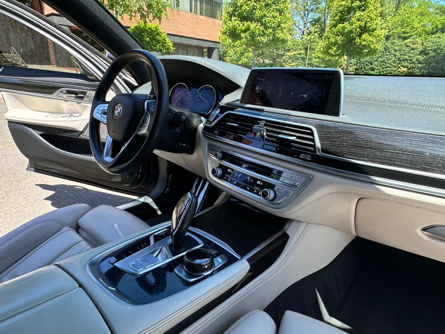 2016 BMW 7 Series 750i - Photo 25
