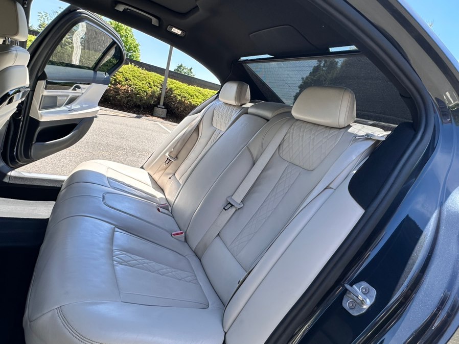 2016 BMW 7 Series 750i - Photo 30
