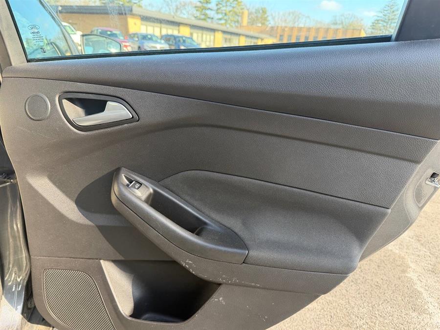 2015 Ford Focus Titanium - Photo 16