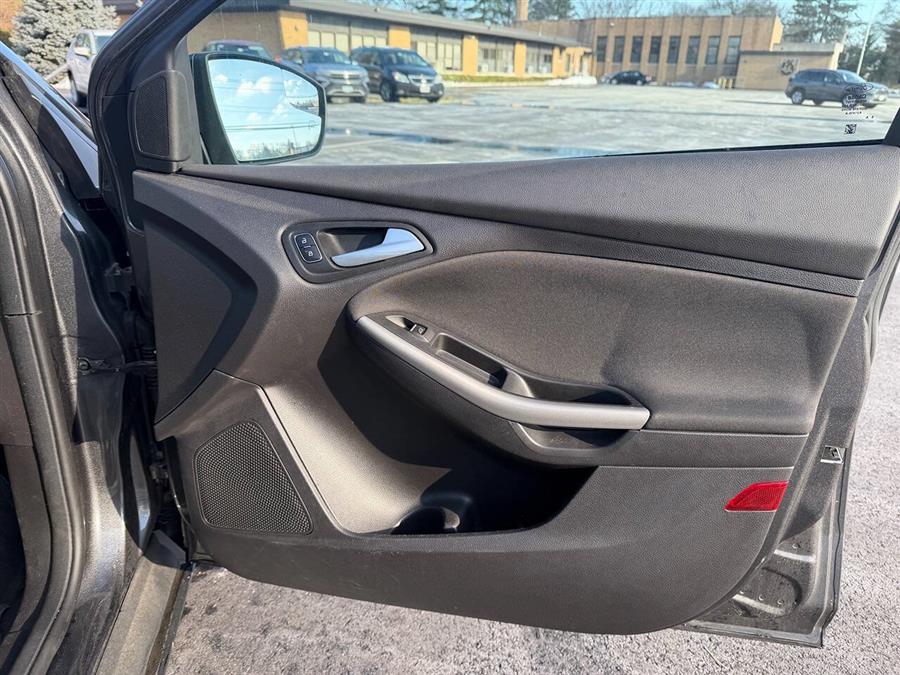 2015 Ford Focus Titanium - Photo 18