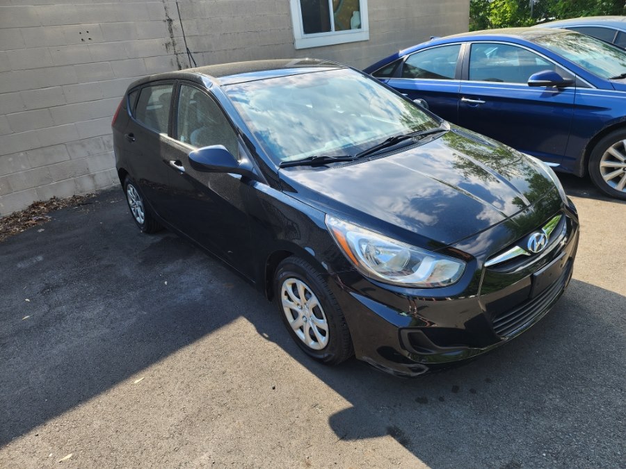 2013 Hyundai Accent GS 4-Door Hatchback FWD