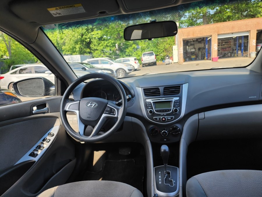 2013 Hyundai Accent GS - Photo 11