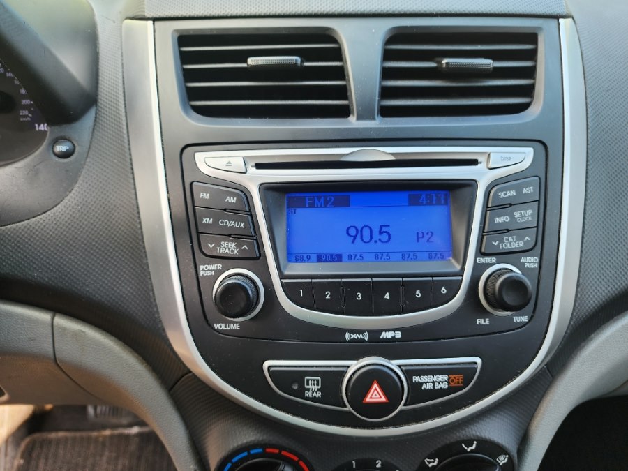 2013 Hyundai Accent GS - Photo 12