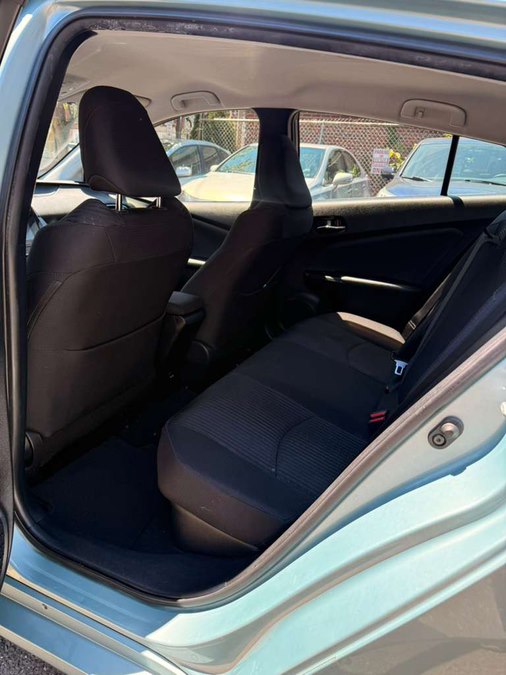 2017 Toyota Prius Three - Photo 17
