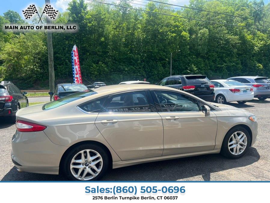 2016 Ford Fusion SE - Photo 6