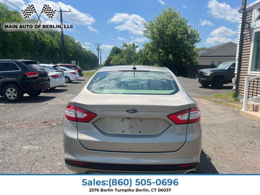 2016 Ford Fusion SE - Photo 8