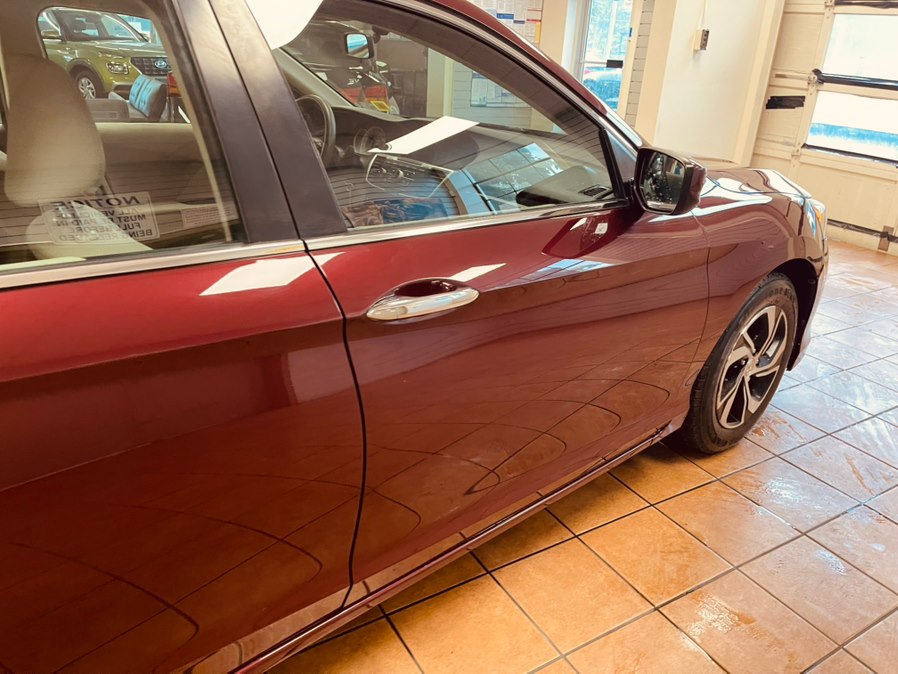 2017 Honda Accord LX - Photo 18