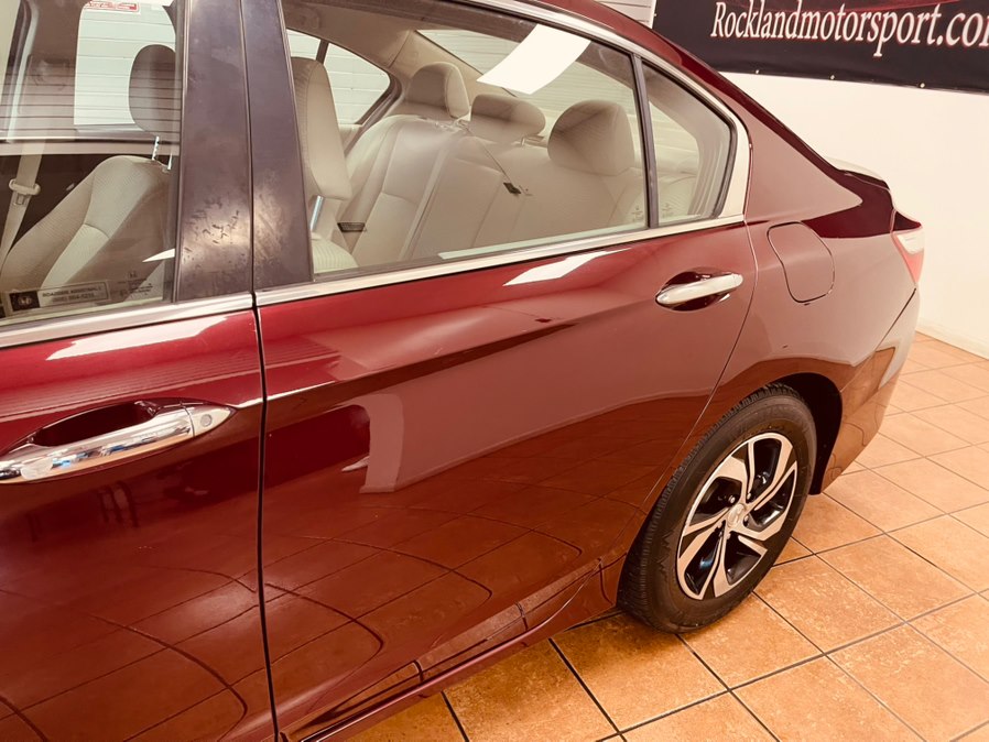 2017 Honda Accord LX - Photo 8