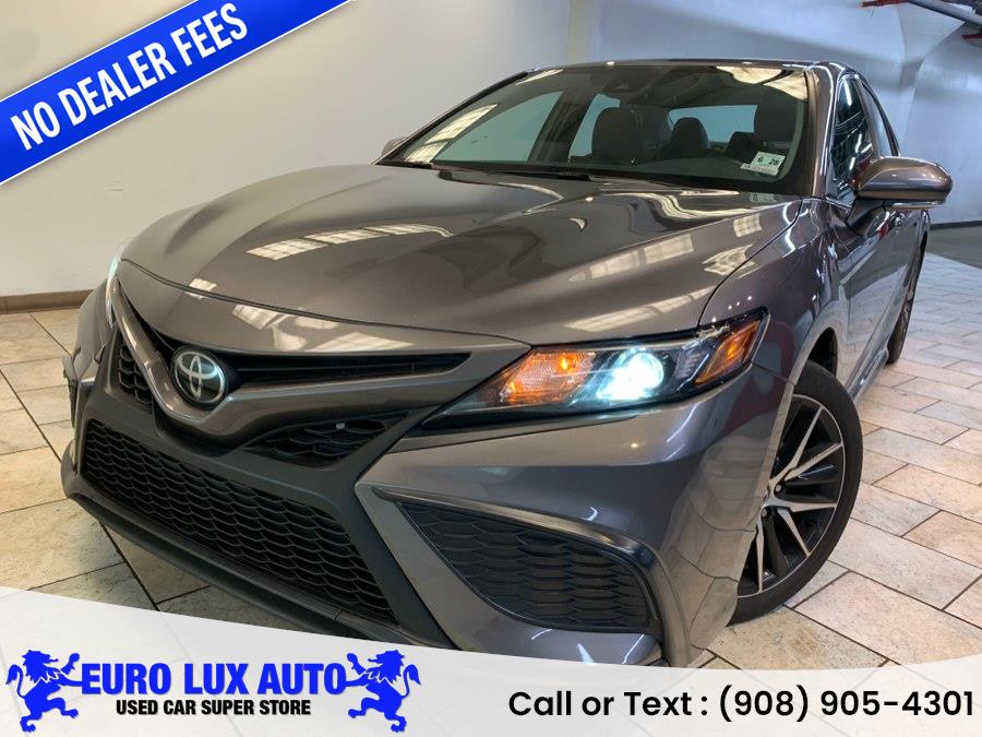 2023 Toyota Camry SE's photo