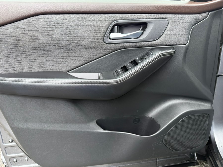 2021 Nissan Rogue SV - Photo 13