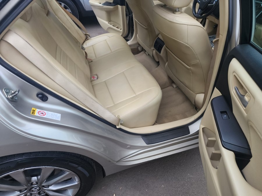 2017 Toyota Camry XLE - Photo 9