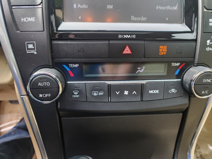 2017 Toyota Camry XLE - Photo 17