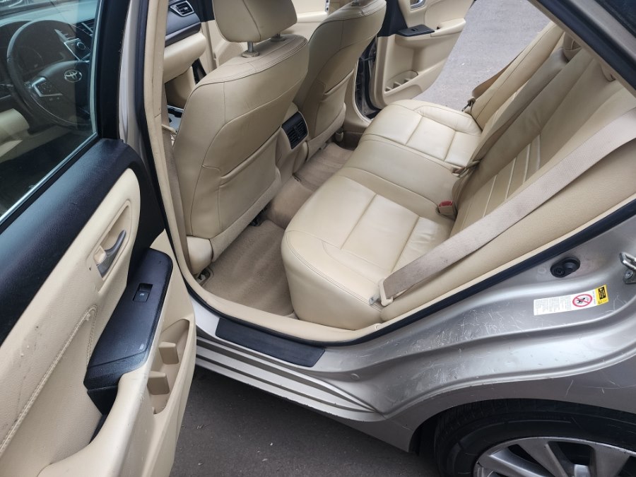 2017 Toyota Camry XLE - Photo 8