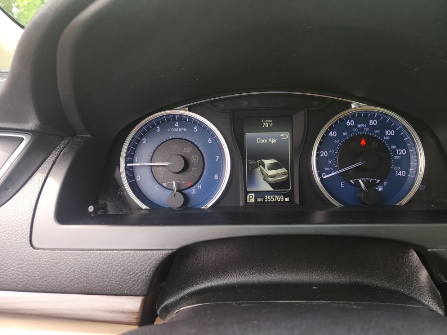 2017 Toyota Camry XLE - Photo 14