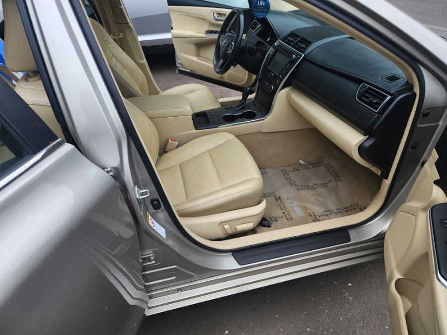 2017 Toyota Camry XLE - Photo 10