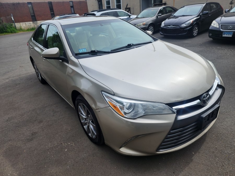 2017 Toyota Camry XLE - Photo 2