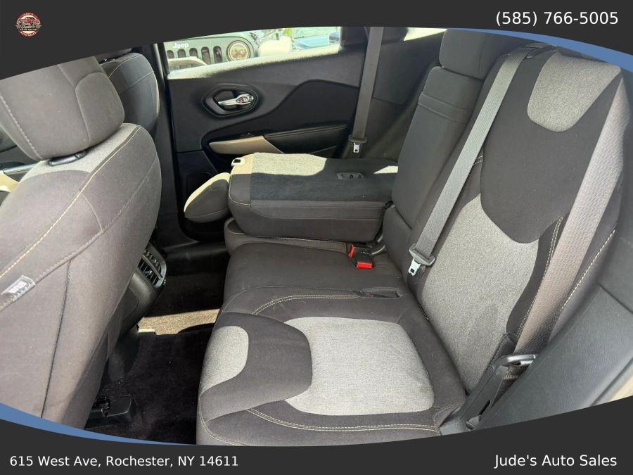 Jeep Cherokee photo 14