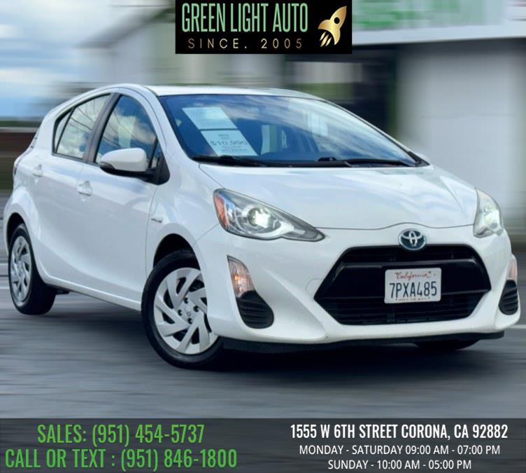 2016 Toyota Prius c Two's photo