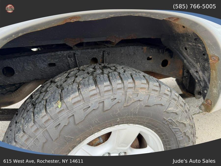 Toyota Tundra Double Cab photo 13