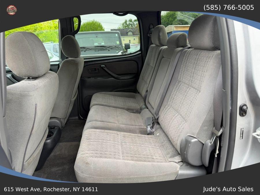 Toyota Tundra Double Cab photo 16