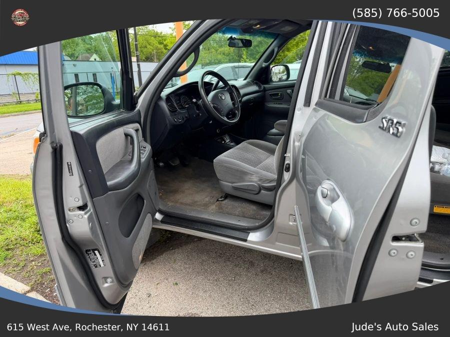 Toyota Tundra Double Cab photo 17
