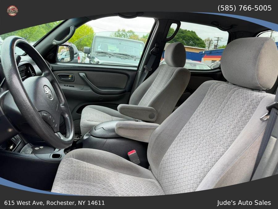 Toyota Tundra Double Cab photo 18