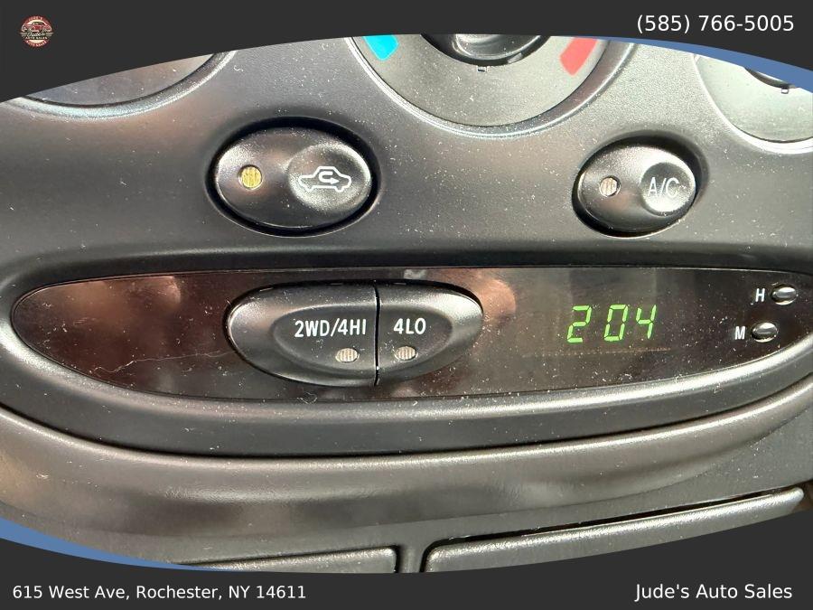 Toyota Tundra Double Cab photo 24