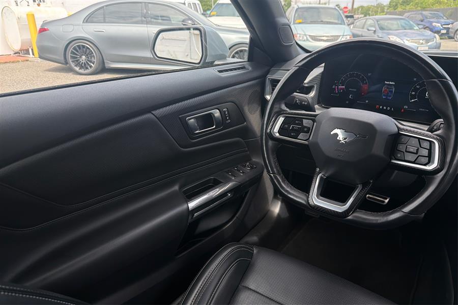 2025 Ford Mustang EcoBoost Premium - Photo 18