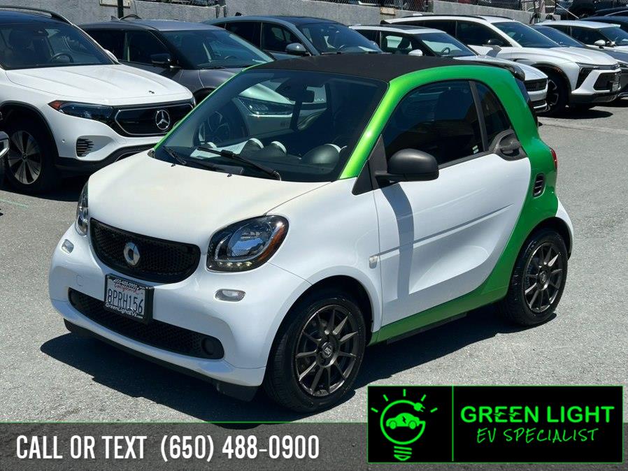 White 2017 smart fortwo electric drive pure hatchback RWD Hatchback Rear-Wheel Drive Automatic