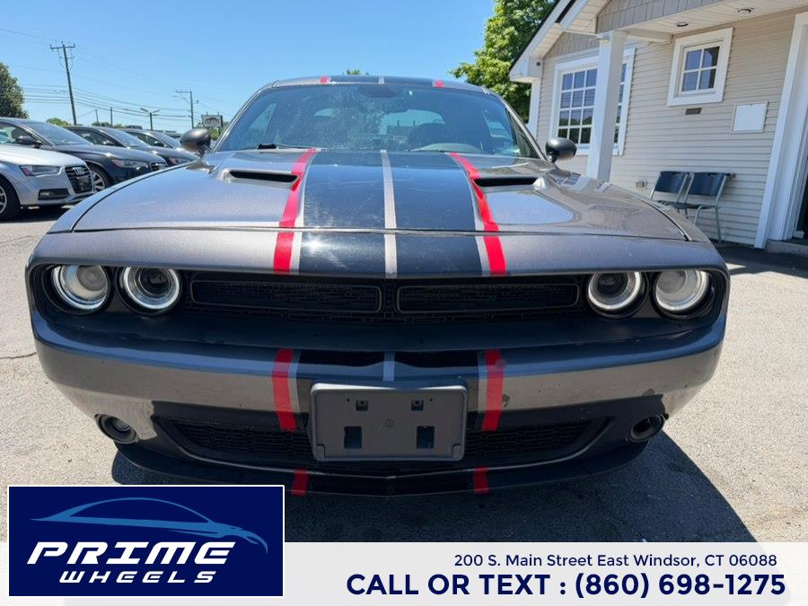 2017 Dodge Challenger SXT's photo