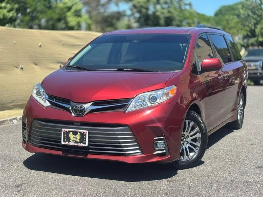 2020 Toyota Sienna XLE Premium 8-Passenger FWD