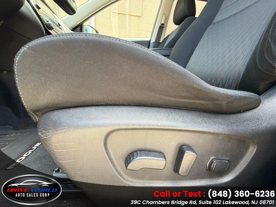 2017 Nissan Rogue SV - Photo 18