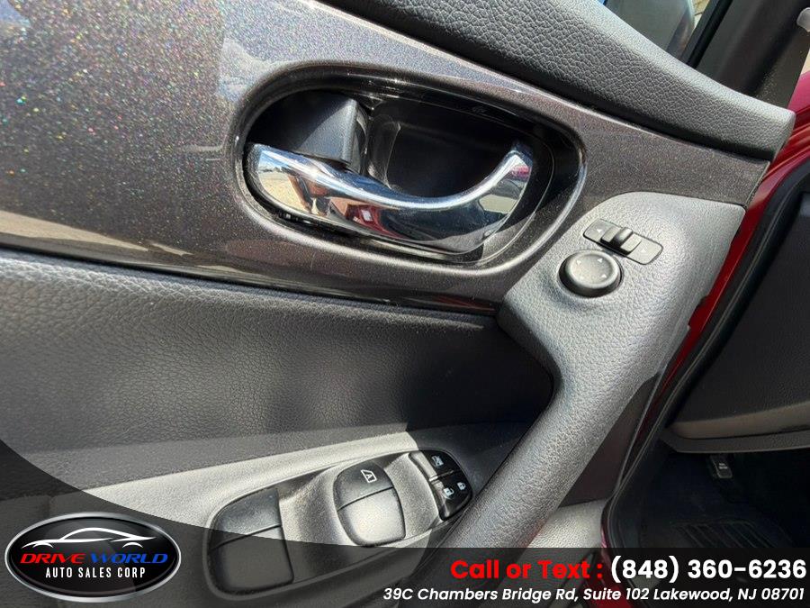 2017 Nissan Rogue SV - Photo 16
