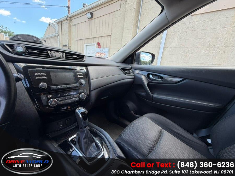 2017 Nissan Rogue SV - Photo 25
