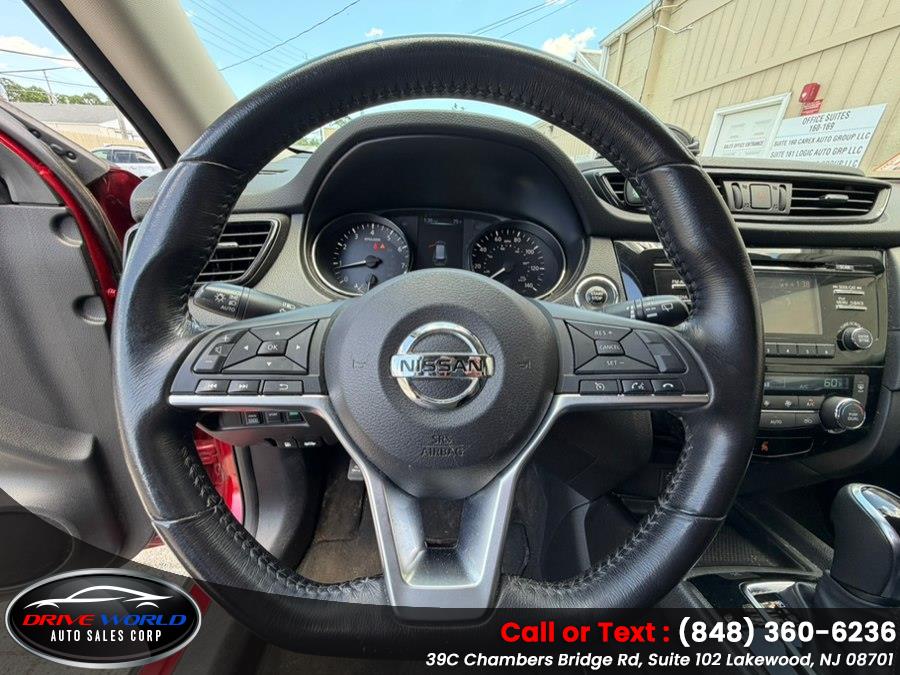 2017 Nissan Rogue SV - Photo 22